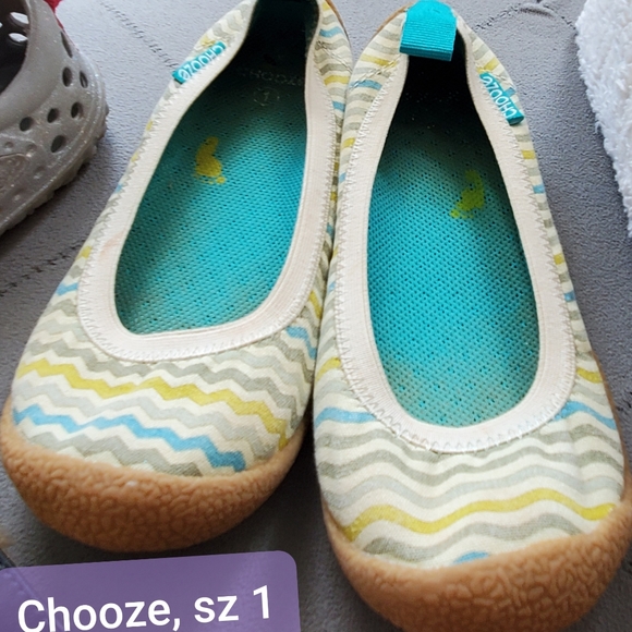 Shoes. Girls size 1. (3 pair) - Picture 4 of 5